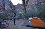 Acampando no Bright Angel Canyon, no fundo do Grand Canyon, no Arizona, nos Estados Unidos